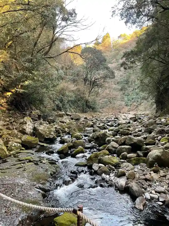 天安河原宮の{uncategorized: "未分類", other: "その他", undefined: "問題あり", building: "その他建物", grave: "お墓", sacred_gate: "鳥居", guardian: "狛犬", statue: "像", buddha: "仏像", history: "歴史", nature: "自然", garden: "庭園", animal: "動物", pagoda: "塔", temizu: "手水舎", mountain_gate: "山門・神門", sanctuary: "本殿・本堂", subordinate: "末社・摂社", art: "芸術", scenery: "景色", jizo: "地蔵", ema: "絵馬", goshuin: "御朱印", omikuji: "おみくじ", items: "授与品その他", amulet: "お守り", goshuincho: "御朱印帳", eats: "食事", festival: "お祭り", votive_dance: "神楽", shichigosan: "七五三参", wedding: "結婚式", experience: "体験その他", initially: "初詣", around: "周辺", anti_infection: "感染症対策"}