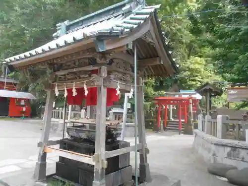 海南神社の手水舎