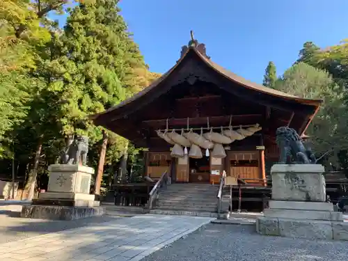 諏訪大社下社秋宮の本殿・本堂