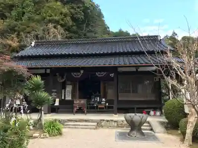瑠璃光寺の本殿・本堂