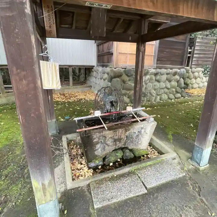 白金龍王社の{uncategorized: "未分類", other: "その他", undefined: "問題あり", building: "その他建物", grave: "お墓", sacred_gate: "鳥居", guardian: "狛犬", statue: "像", buddha: "仏像", history: "歴史", nature: "自然", garden: "庭園", animal: "動物", pagoda: "塔", temizu: "手水舎", mountain_gate: "山門・神門", sanctuary: "本殿・本堂", subordinate: "末社・摂社", art: "芸術", scenery: "景色", jizo: "地蔵", ema: "絵馬", goshuin: "御朱印", omikuji: "おみくじ", items: "授与品その他", amulet: "お守り", goshuincho: "御朱印帳", eats: "食事", festival: "お祭り", votive_dance: "神楽", shichigosan: "七五三参", wedding: "結婚式", experience: "体験その他", initially: "初詣", around: "周辺", anti_infection: "感染症対策"}