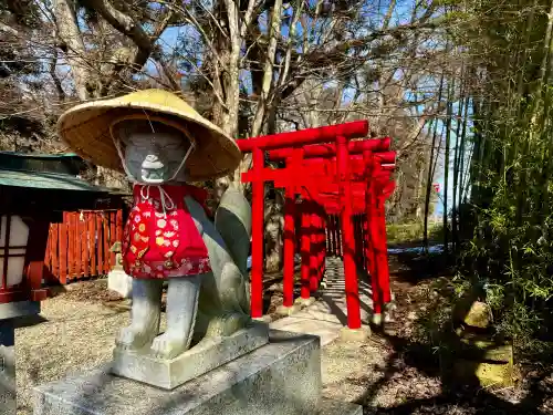 殺生石稲荷神社の{uncategorized: "未分類", other: "その他", undefined: "問題あり", building: "その他建物", grave: "お墓", sacred_gate: "鳥居", guardian: "狛犬", statue: "像", buddha: "仏像", history: "歴史", nature: "自然", garden: "庭園", animal: "動物", pagoda: "塔", temizu: "手水舎", mountain_gate: "山門・神門", sanctuary: "本殿・本堂", subordinate: "末社・摂社", art: "芸術", scenery: "景色", jizo: "地蔵", ema: "絵馬", goshuin: "御朱印", omikuji: "おみくじ", items: "授与品その他", amulet: "お守り", goshuincho: "御朱印帳", eats: "食事", festival: "お祭り", votive_dance: "神楽", shichigosan: "七五三参", wedding: "結婚式", experience: "体験その他", initially: "初詣", around: "周辺", anti_infection: "感染症対策"}
