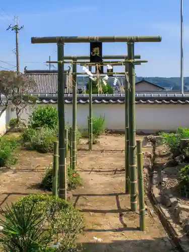 神谷稲荷明神社の鳥居