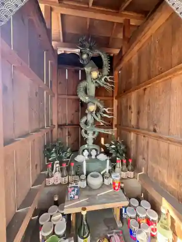 八大龍王辨財天の{uncategorized: "未分類", other: "その他", undefined: "問題あり", building: "その他建物", grave: "お墓", sacred_gate: "鳥居", guardian: "狛犬", statue: "像", buddha: "仏像", history: "歴史", nature: "自然", garden: "庭園", animal: "動物", pagoda: "塔", temizu: "手水舎", mountain_gate: "山門・神門", sanctuary: "本殿・本堂", subordinate: "末社・摂社", art: "芸術", scenery: "景色", jizo: "地蔵", ema: "絵馬", goshuin: "御朱印", omikuji: "おみくじ", items: "授与品その他", amulet: "お守り", goshuincho: "御朱印帳", eats: "食事", festival: "お祭り", votive_dance: "神楽", shichigosan: "七五三参", wedding: "結婚式", experience: "体験その他", initially: "初詣", around: "周辺", anti_infection: "感染症対策"}