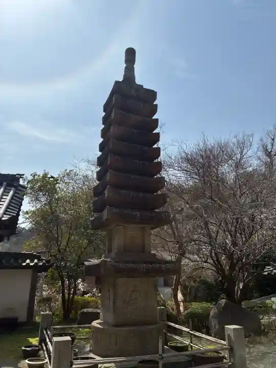 覚園寺の{uncategorized: "未分類", other: "その他", undefined: "問題あり", building: "その他建物", grave: "お墓", sacred_gate: "鳥居", guardian: "狛犬", statue: "像", buddha: "仏像", history: "歴史", nature: "自然", garden: "庭園", animal: "動物", pagoda: "塔", temizu: "手水舎", mountain_gate: "山門・神門", sanctuary: "本殿・本堂", subordinate: "末社・摂社", art: "芸術", scenery: "景色", jizo: "地蔵", ema: "絵馬", goshuin: "御朱印", omikuji: "おみくじ", items: "授与品その他", amulet: "お守り", goshuincho: "御朱印帳", eats: "食事", festival: "お祭り", votive_dance: "神楽", shichigosan: "七五三参", wedding: "結婚式", experience: "体験その他", initially: "初詣", around: "周辺", anti_infection: "感染症対策"}