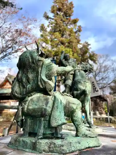 川中島古戦場八幡社の像