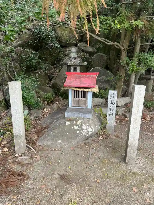 高諸神社の{uncategorized: "未分類", other: "その他", undefined: "問題あり", building: "その他建物", grave: "お墓", sacred_gate: "鳥居", guardian: "狛犬", statue: "像", buddha: "仏像", history: "歴史", nature: "自然", garden: "庭園", animal: "動物", pagoda: "塔", temizu: "手水舎", mountain_gate: "山門・神門", sanctuary: "本殿・本堂", subordinate: "末社・摂社", art: "芸術", scenery: "景色", jizo: "地蔵", ema: "絵馬", goshuin: "御朱印", omikuji: "おみくじ", items: "授与品その他", amulet: "お守り", goshuincho: "御朱印帳", eats: "食事", festival: "お祭り", votive_dance: "神楽", shichigosan: "七五三参", wedding: "結婚式", experience: "体験その他", initially: "初詣", around: "周辺", anti_infection: "感染症対策"}