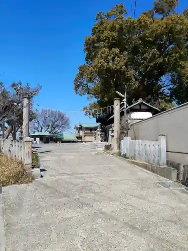 踞尾八幡神社の{uncategorized: "未分類", other: "その他", undefined: "問題あり", building: "その他建物", grave: "お墓", sacred_gate: "鳥居", guardian: "狛犬", statue: "像", buddha: "仏像", history: "歴史", nature: "自然", garden: "庭園", animal: "動物", pagoda: "塔", temizu: "手水舎", mountain_gate: "山門・神門", sanctuary: "本殿・本堂", subordinate: "末社・摂社", art: "芸術", scenery: "景色", jizo: "地蔵", ema: "絵馬", goshuin: "御朱印", omikuji: "おみくじ", items: "授与品その他", amulet: "お守り", goshuincho: "御朱印帳", eats: "食事", festival: "お祭り", votive_dance: "神楽", shichigosan: "七五三参", wedding: "結婚式", experience: "体験その他", initially: "初詣", around: "周辺", anti_infection: "感染症対策"}