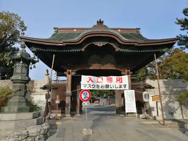 豊川閣 妙厳寺の山門・神門