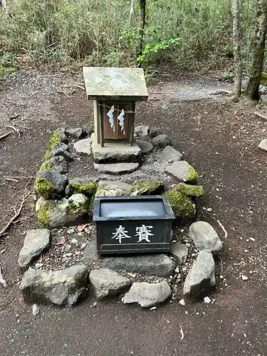 新屋山神社奥宮(山梨県)