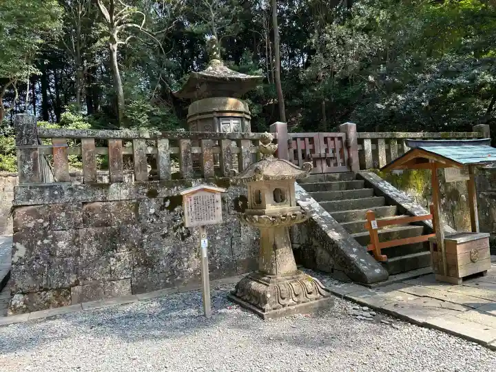 久能山東照宮の{uncategorized: "未分類", other: "その他", undefined: "問題あり", building: "その他建物", grave: "お墓", sacred_gate: "鳥居", guardian: "狛犬", statue: "像", buddha: "仏像", history: "歴史", nature: "自然", garden: "庭園", animal: "動物", pagoda: "塔", temizu: "手水舎", mountain_gate: "山門・神門", sanctuary: "本殿・本堂", subordinate: "末社・摂社", art: "芸術", scenery: "景色", jizo: "地蔵", ema: "絵馬", goshuin: "御朱印", omikuji: "おみくじ", items: "授与品その他", amulet: "お守り", goshuincho: "御朱印帳", eats: "食事", festival: "お祭り", votive_dance: "神楽", shichigosan: "七五三参", wedding: "結婚式", experience: "体験その他", initially: "初詣", around: "周辺", anti_infection: "感染症対策"}
