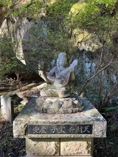 名草厳島神社の像