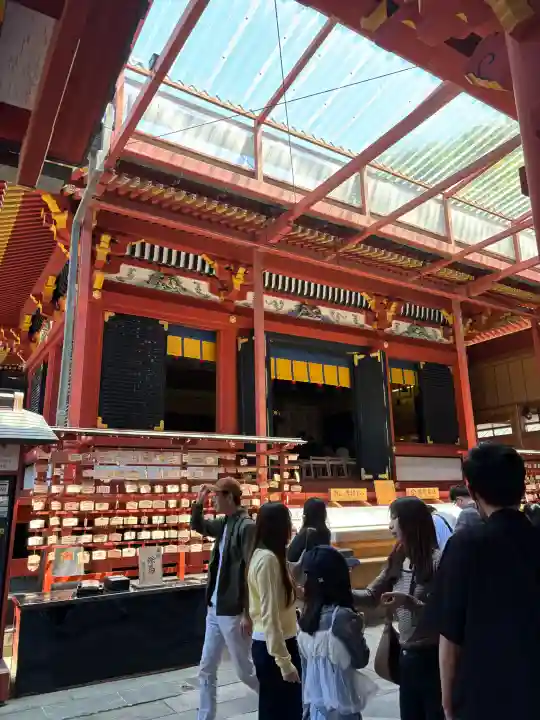 鶴岡八幡宮の{uncategorized: "未分類", other: "その他", undefined: "問題あり", building: "その他建物", grave: "お墓", sacred_gate: "鳥居", guardian: "狛犬", statue: "像", buddha: "仏像", history: "歴史", nature: "自然", garden: "庭園", animal: "動物", pagoda: "塔", temizu: "手水舎", mountain_gate: "山門・神門", sanctuary: "本殿・本堂", subordinate: "末社・摂社", art: "芸術", scenery: "景色", jizo: "地蔵", ema: "絵馬", goshuin: "御朱印", omikuji: "おみくじ", items: "授与品その他", amulet: "お守り", goshuincho: "御朱印帳", eats: "食事", festival: "お祭り", votive_dance: "神楽", shichigosan: "七五三参", wedding: "結婚式", experience: "体験その他", initially: "初詣", around: "周辺", anti_infection: "感染症対策"}