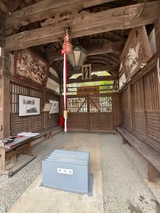 斑鳩神社の{uncategorized: "未分類", other: "その他", undefined: "問題あり", building: "その他建物", grave: "お墓", sacred_gate: "鳥居", guardian: "狛犬", statue: "像", buddha: "仏像", history: "歴史", nature: "自然", garden: "庭園", animal: "動物", pagoda: "塔", temizu: "手水舎", mountain_gate: "山門・神門", sanctuary: "本殿・本堂", subordinate: "末社・摂社", art: "芸術", scenery: "景色", jizo: "地蔵", ema: "絵馬", goshuin: "御朱印", omikuji: "おみくじ", items: "授与品その他", amulet: "お守り", goshuincho: "御朱印帳", eats: "食事", festival: "お祭り", votive_dance: "神楽", shichigosan: "七五三参", wedding: "結婚式", experience: "体験その他", initially: "初詣", around: "周辺", anti_infection: "感染症対策"}