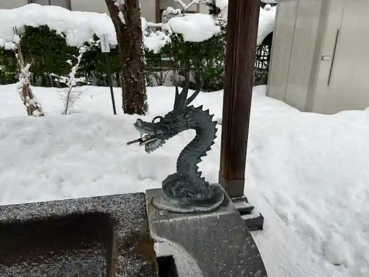 歌懸稲荷神社の手水舎