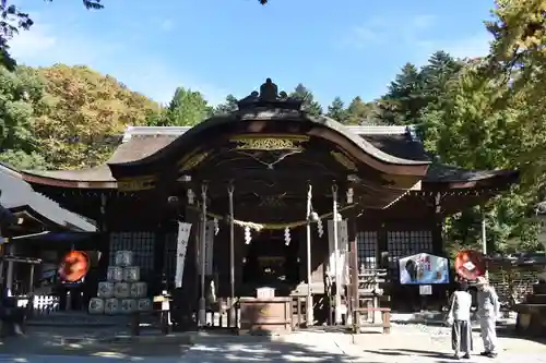 武田神社の本殿・本堂
