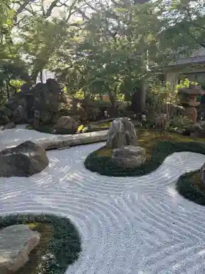 感通寺の{uncategorized: "未分類", other: "その他", undefined: "問題あり", building: "その他建物", grave: "お墓", sacred_gate: "鳥居", guardian: "狛犬", statue: "像", buddha: "仏像", history: "歴史", nature: "自然", garden: "庭園", animal: "動物", pagoda: "塔", temizu: "手水舎", mountain_gate: "山門・神門", sanctuary: "本殿・本堂", subordinate: "末社・摂社", art: "芸術", scenery: "景色", jizo: "地蔵", ema: "絵馬", goshuin: "御朱印", omikuji: "おみくじ", items: "授与品その他", amulet: "お守り", goshuincho: "御朱印帳", eats: "食事", festival: "お祭り", votive_dance: "神楽", shichigosan: "七五三参", wedding: "結婚式", experience: "体験その他", initially: "初詣", around: "周辺", anti_infection: "感染症対策"}