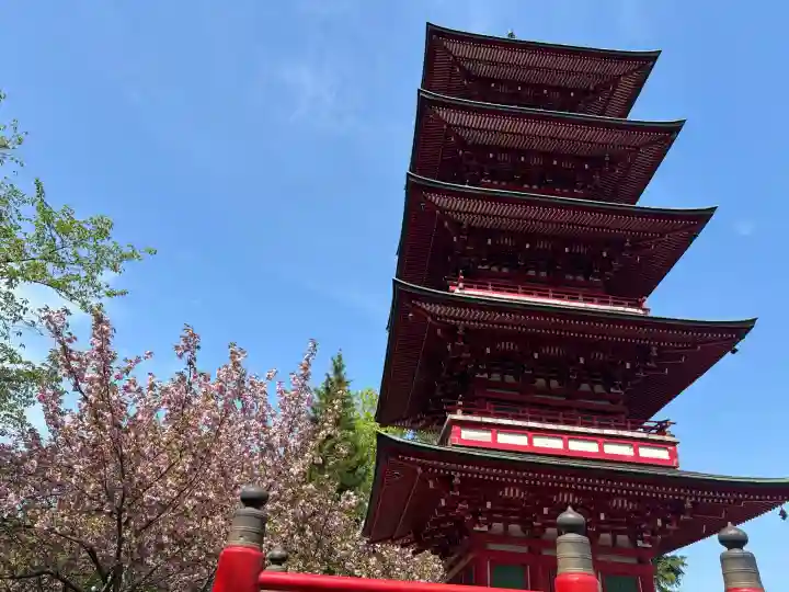 倶利迦羅不動寺山頂本堂の{uncategorized: "未分類", other: "その他", undefined: "問題あり", building: "その他建物", grave: "お墓", sacred_gate: "鳥居", guardian: "狛犬", statue: "像", buddha: "仏像", history: "歴史", nature: "自然", garden: "庭園", animal: "動物", pagoda: "塔", temizu: "手水舎", mountain_gate: "山門・神門", sanctuary: "本殿・本堂", subordinate: "末社・摂社", art: "芸術", scenery: "景色", jizo: "地蔵", ema: "絵馬", goshuin: "御朱印", omikuji: "おみくじ", items: "授与品その他", amulet: "お守り", goshuincho: "御朱印帳", eats: "食事", festival: "お祭り", votive_dance: "神楽", shichigosan: "七五三参", wedding: "結婚式", experience: "体験その他", initially: "初詣", around: "周辺", anti_infection: "感染症対策"}