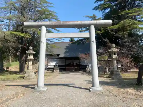 上田招魂社の{uncategorized: "未分類", other: "その他", undefined: "問題あり", building: "その他建物", grave: "お墓", sacred_gate: "鳥居", guardian: "狛犬", statue: "像", buddha: "仏像", history: "歴史", nature: "自然", garden: "庭園", animal: "動物", pagoda: "塔", temizu: "手水舎", mountain_gate: "山門・神門", sanctuary: "本殿・本堂", subordinate: "末社・摂社", art: "芸術", scenery: "景色", jizo: "地蔵", ema: "絵馬", goshuin: "御朱印", omikuji: "おみくじ", items: "授与品その他", amulet: "お守り", goshuincho: "御朱印帳", eats: "食事", festival: "お祭り", votive_dance: "神楽", shichigosan: "七五三参", wedding: "結婚式", experience: "体験その他", initially: "初詣", around: "周辺", anti_infection: "感染症対策"}