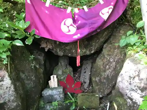 月山神社本宮の末社