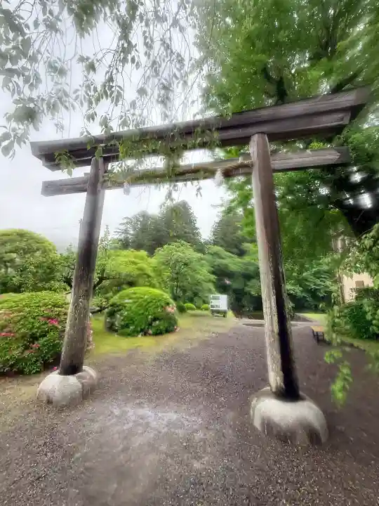熊野本宮大社の{uncategorized: "未分類", other: "その他", undefined: "問題あり", building: "その他建物", grave: "お墓", sacred_gate: "鳥居", guardian: "狛犬", statue: "像", buddha: "仏像", history: "歴史", nature: "自然", garden: "庭園", animal: "動物", pagoda: "塔", temizu: "手水舎", mountain_gate: "山門・神門", sanctuary: "本殿・本堂", subordinate: "末社・摂社", art: "芸術", scenery: "景色", jizo: "地蔵", ema: "絵馬", goshuin: "御朱印", omikuji: "おみくじ", items: "授与品その他", amulet: "お守り", goshuincho: "御朱印帳", eats: "食事", festival: "お祭り", votive_dance: "神楽", shichigosan: "七五三参", wedding: "結婚式", experience: "体験その他", initially: "初詣", around: "周辺", anti_infection: "感染症対策"}