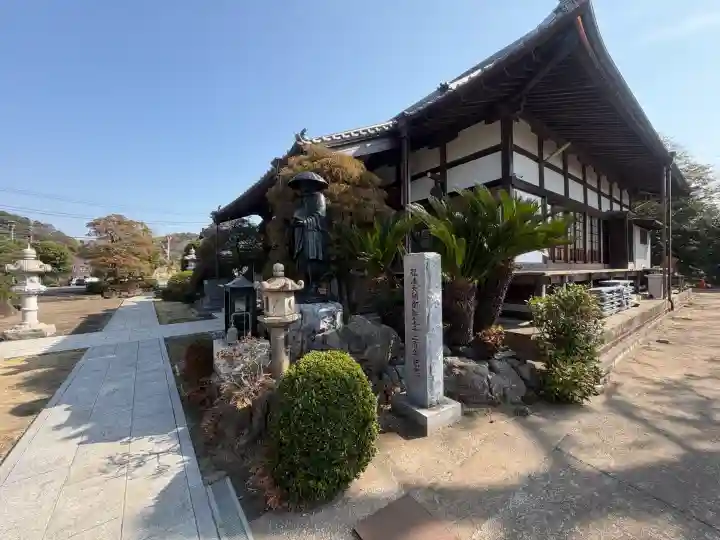 薬王寺の{uncategorized: "未分類", other: "その他", undefined: "問題あり", building: "その他建物", grave: "お墓", sacred_gate: "鳥居", guardian: "狛犬", statue: "像", buddha: "仏像", history: "歴史", nature: "自然", garden: "庭園", animal: "動物", pagoda: "塔", temizu: "手水舎", mountain_gate: "山門・神門", sanctuary: "本殿・本堂", subordinate: "末社・摂社", art: "芸術", scenery: "景色", jizo: "地蔵", ema: "絵馬", goshuin: "御朱印", omikuji: "おみくじ", items: "授与品その他", amulet: "お守り", goshuincho: "御朱印帳", eats: "食事", festival: "お祭り", votive_dance: "神楽", shichigosan: "七五三参", wedding: "結婚式", experience: "体験その他", initially: "初詣", around: "周辺", anti_infection: "感染症対策"}