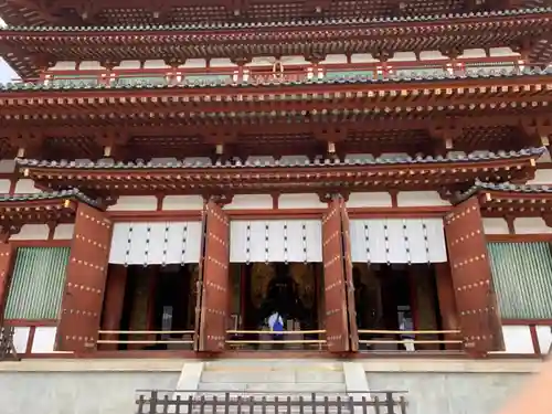 薬師寺の本殿・本堂