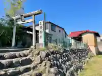 三峯神社の{uncategorized: "未分類", other: "その他", undefined: "問題あり", building: "その他建物", grave: "お墓", sacred_gate: "鳥居", guardian: "狛犬", statue: "像", buddha: "仏像", history: "歴史", nature: "自然", garden: "庭園", animal: "動物", pagoda: "塔", temizu: "手水舎", mountain_gate: "山門・神門", sanctuary: "本殿・本堂", subordinate: "末社・摂社", art: "芸術", scenery: "景色", jizo: "地蔵", ema: "絵馬", goshuin: "御朱印", omikuji: "おみくじ", items: "授与品その他", amulet: "お守り", goshuincho: "御朱印帳", eats: "食事", festival: "お祭り", votive_dance: "神楽", shichigosan: "七五三参", wedding: "結婚式", experience: "体験その他", initially: "初詣", around: "周辺", anti_infection: "感染症対策"}