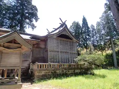 滓上神社の本殿