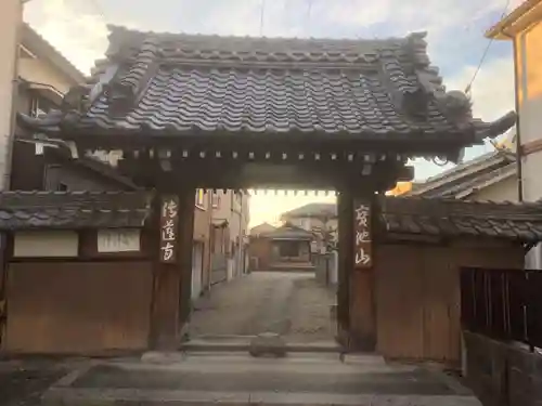 清蓮寺の山門