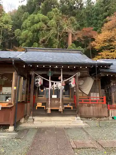 浅岸薬師神社の本殿