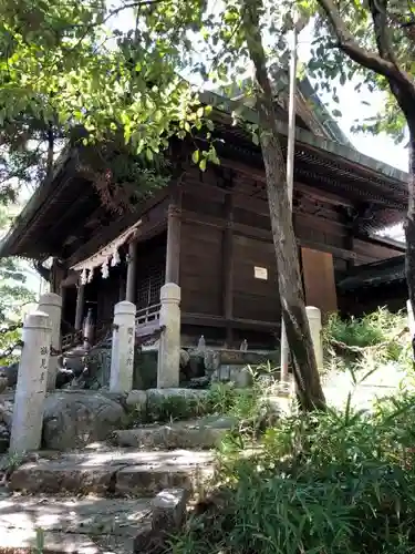 新溝神社の本殿・本堂
