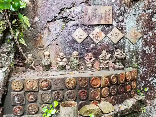 天津神社の像