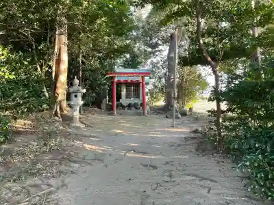 黄金塚稲荷神社の{uncategorized: "未分類", other: "その他", undefined: "問題あり", building: "その他建物", grave: "お墓", sacred_gate: "鳥居", guardian: "狛犬", statue: "像", buddha: "仏像", history: "歴史", nature: "自然", garden: "庭園", animal: "動物", pagoda: "塔", temizu: "手水舎", mountain_gate: "山門・神門", sanctuary: "本殿・本堂", subordinate: "末社・摂社", art: "芸術", scenery: "景色", jizo: "地蔵", ema: "絵馬", goshuin: "御朱印", omikuji: "おみくじ", items: "授与品その他", amulet: "お守り", goshuincho: "御朱印帳", eats: "食事", festival: "お祭り", votive_dance: "神楽", shichigosan: "七五三参", wedding: "結婚式", experience: "体験その他", initially: "初詣", around: "周辺", anti_infection: "感染症対策"}