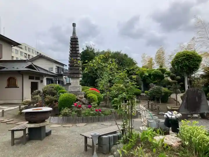 長楽寺の{uncategorized: "未分類", other: "その他", undefined: "問題あり", building: "その他建物", grave: "お墓", sacred_gate: "鳥居", guardian: "狛犬", statue: "像", buddha: "仏像", history: "歴史", nature: "自然", garden: "庭園", animal: "動物", pagoda: "塔", temizu: "手水舎", mountain_gate: "山門・神門", sanctuary: "本殿・本堂", subordinate: "末社・摂社", art: "芸術", scenery: "景色", jizo: "地蔵", ema: "絵馬", goshuin: "御朱印", omikuji: "おみくじ", items: "授与品その他", amulet: "お守り", goshuincho: "御朱印帳", eats: "食事", festival: "お祭り", votive_dance: "神楽", shichigosan: "七五三参", wedding: "結婚式", experience: "体験その他", initially: "初詣", around: "周辺", anti_infection: "感染症対策"}