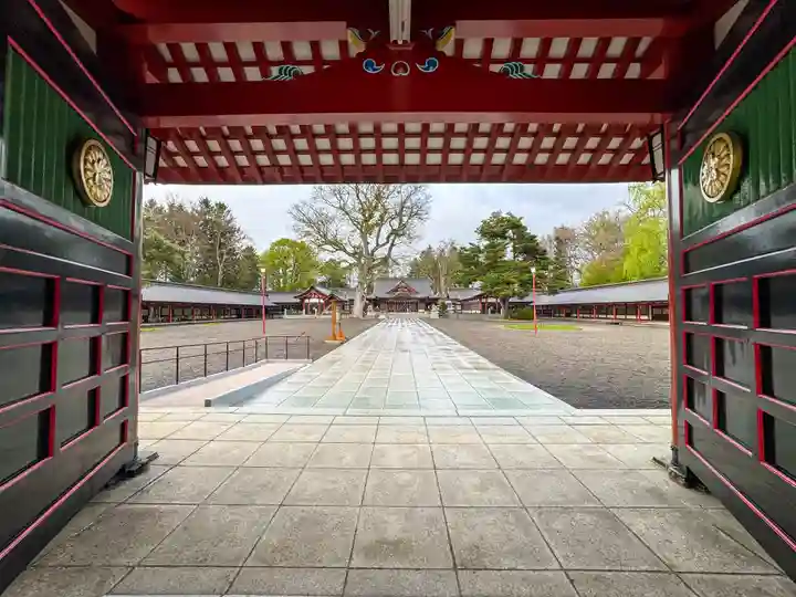 北海道護國神社の山門・神門