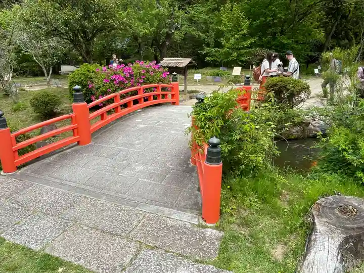 歌泉堂(春日大社神苑萬葉植物園内鎮座)(奈良県)