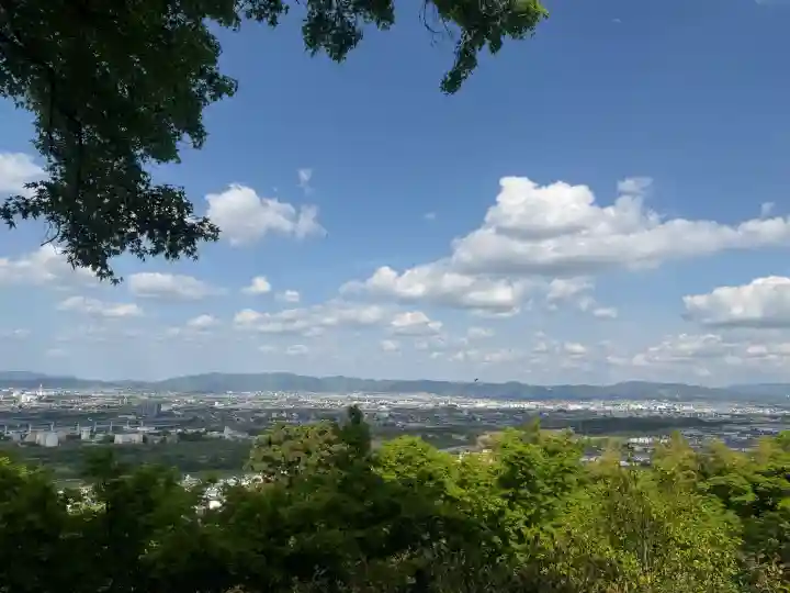 石清水八幡宮の{uncategorized: "未分類", other: "その他", undefined: "問題あり", building: "その他建物", grave: "お墓", sacred_gate: "鳥居", guardian: "狛犬", statue: "像", buddha: "仏像", history: "歴史", nature: "自然", garden: "庭園", animal: "動物", pagoda: "塔", temizu: "手水舎", mountain_gate: "山門・神門", sanctuary: "本殿・本堂", subordinate: "末社・摂社", art: "芸術", scenery: "景色", jizo: "地蔵", ema: "絵馬", goshuin: "御朱印", omikuji: "おみくじ", items: "授与品その他", amulet: "お守り", goshuincho: "御朱印帳", eats: "食事", festival: "お祭り", votive_dance: "神楽", shichigosan: "七五三参", wedding: "結婚式", experience: "体験その他", initially: "初詣", around: "周辺", anti_infection: "感染症対策"}