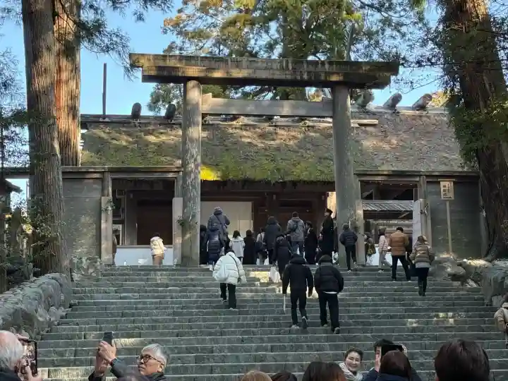 伊勢神宮内宮(皇大神宮)の{uncategorized: "未分類", other: "その他", undefined: "問題あり", building: "その他建物", grave: "お墓", sacred_gate: "鳥居", guardian: "狛犬", statue: "像", buddha: "仏像", history: "歴史", nature: "自然", garden: "庭園", animal: "動物", pagoda: "塔", temizu: "手水舎", mountain_gate: "山門・神門", sanctuary: "本殿・本堂", subordinate: "末社・摂社", art: "芸術", scenery: "景色", jizo: "地蔵", ema: "絵馬", goshuin: "御朱印", omikuji: "おみくじ", items: "授与品その他", amulet: "お守り", goshuincho: "御朱印帳", eats: "食事", festival: "お祭り", votive_dance: "神楽", shichigosan: "七五三参", wedding: "結婚式", experience: "体験その他", initially: "初詣", around: "周辺", anti_infection: "感染症対策"}