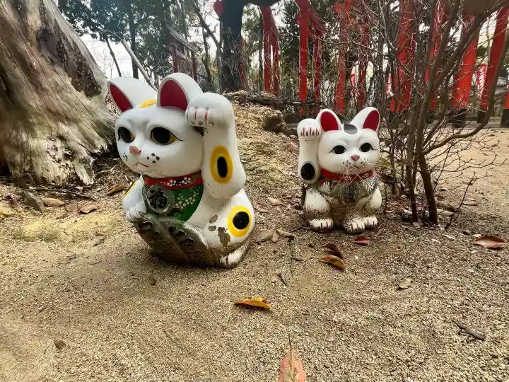 蜂田神社の{uncategorized: "未分類", other: "その他", undefined: "問題あり", building: "その他建物", grave: "お墓", sacred_gate: "鳥居", guardian: "狛犬", statue: "像", buddha: "仏像", history: "歴史", nature: "自然", garden: "庭園", animal: "動物", pagoda: "塔", temizu: "手水舎", mountain_gate: "山門・神門", sanctuary: "本殿・本堂", subordinate: "末社・摂社", art: "芸術", scenery: "景色", jizo: "地蔵", ema: "絵馬", goshuin: "御朱印", omikuji: "おみくじ", items: "授与品その他", amulet: "お守り", goshuincho: "御朱印帳", eats: "食事", festival: "お祭り", votive_dance: "神楽", shichigosan: "七五三参", wedding: "結婚式", experience: "体験その他", initially: "初詣", around: "周辺", anti_infection: "感染症対策"}