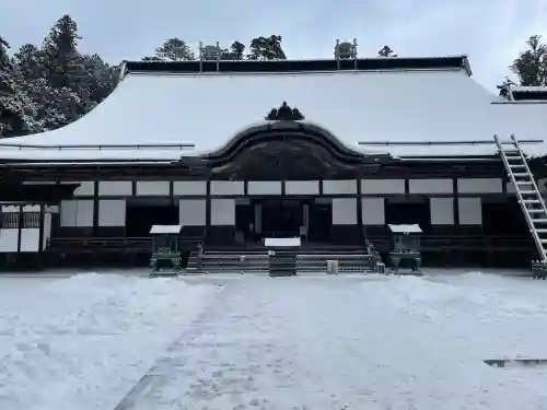 高野山金剛峯寺の{uncategorized: "未分類", other: "その他", undefined: "問題あり", building: "その他建物", grave: "お墓", sacred_gate: "鳥居", guardian: "狛犬", statue: "像", buddha: "仏像", history: "歴史", nature: "自然", garden: "庭園", animal: "動物", pagoda: "塔", temizu: "手水舎", mountain_gate: "山門・神門", sanctuary: "本殿・本堂", subordinate: "末社・摂社", art: "芸術", scenery: "景色", jizo: "地蔵", ema: "絵馬", goshuin: "御朱印", omikuji: "おみくじ", items: "授与品その他", amulet: "お守り", goshuincho: "御朱印帳", eats: "食事", festival: "お祭り", votive_dance: "神楽", shichigosan: "七五三参", wedding: "結婚式", experience: "体験その他", initially: "初詣", around: "周辺", anti_infection: "感染症対策"}