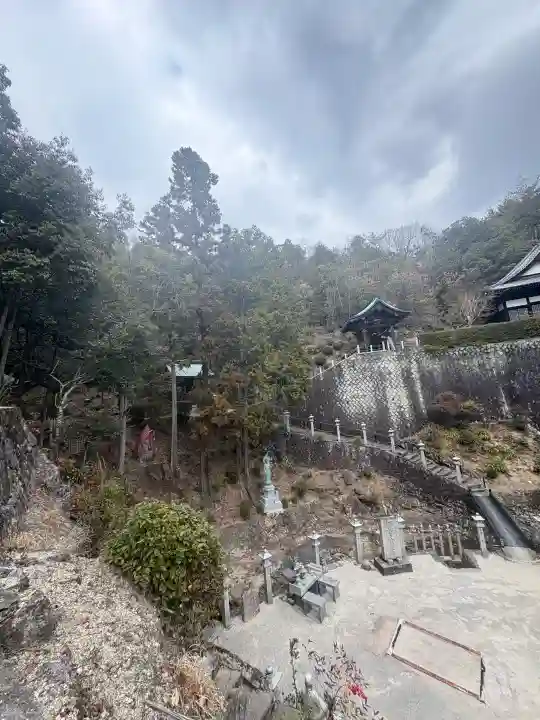 一の滝寺の{uncategorized: "未分類", other: "その他", undefined: "問題あり", building: "その他建物", grave: "お墓", sacred_gate: "鳥居", guardian: "狛犬", statue: "像", buddha: "仏像", history: "歴史", nature: "自然", garden: "庭園", animal: "動物", pagoda: "塔", temizu: "手水舎", mountain_gate: "山門・神門", sanctuary: "本殿・本堂", subordinate: "末社・摂社", art: "芸術", scenery: "景色", jizo: "地蔵", ema: "絵馬", goshuin: "御朱印", omikuji: "おみくじ", items: "授与品その他", amulet: "お守り", goshuincho: "御朱印帳", eats: "食事", festival: "お祭り", votive_dance: "神楽", shichigosan: "七五三参", wedding: "結婚式", experience: "体験その他", initially: "初詣", around: "周辺", anti_infection: "感染症対策"}