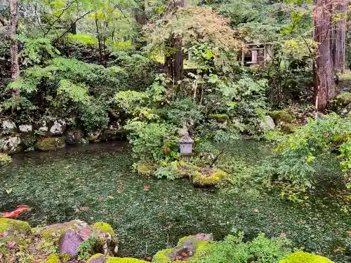 須波阿湏疑神社の庭園