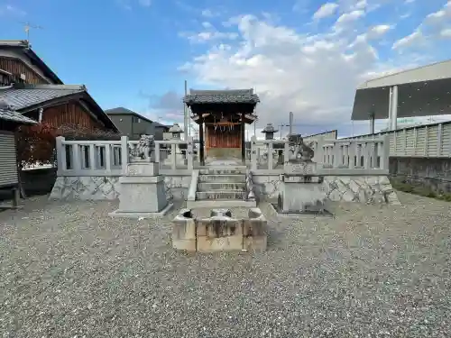 天王神社の{uncategorized: "未分類", other: "その他", undefined: "問題あり", building: "その他建物", grave: "お墓", sacred_gate: "鳥居", guardian: "狛犬", statue: "像", buddha: "仏像", history: "歴史", nature: "自然", garden: "庭園", animal: "動物", pagoda: "塔", temizu: "手水舎", mountain_gate: "山門・神門", sanctuary: "本殿・本堂", subordinate: "末社・摂社", art: "芸術", scenery: "景色", jizo: "地蔵", ema: "絵馬", goshuin: "御朱印", omikuji: "おみくじ", items: "授与品その他", amulet: "お守り", goshuincho: "御朱印帳", eats: "食事", festival: "お祭り", votive_dance: "神楽", shichigosan: "七五三参", wedding: "結婚式", experience: "体験その他", initially: "初詣", around: "周辺", anti_infection: "感染症対策"}