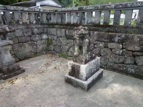 烏止野神社の狛犬