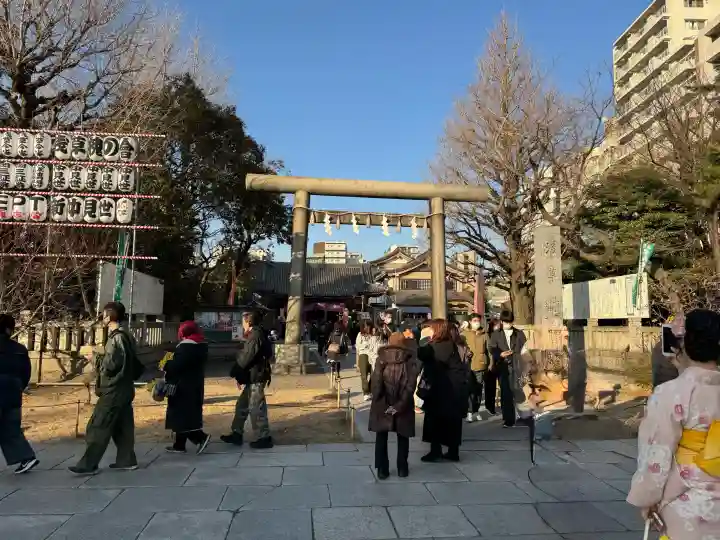 浅草神社の{uncategorized: "未分類", other: "その他", undefined: "問題あり", building: "その他建物", grave: "お墓", sacred_gate: "鳥居", guardian: "狛犬", statue: "像", buddha: "仏像", history: "歴史", nature: "自然", garden: "庭園", animal: "動物", pagoda: "塔", temizu: "手水舎", mountain_gate: "山門・神門", sanctuary: "本殿・本堂", subordinate: "末社・摂社", art: "芸術", scenery: "景色", jizo: "地蔵", ema: "絵馬", goshuin: "御朱印", omikuji: "おみくじ", items: "授与品その他", amulet: "お守り", goshuincho: "御朱印帳", eats: "食事", festival: "お祭り", votive_dance: "神楽", shichigosan: "七五三参", wedding: "結婚式", experience: "体験その他", initially: "初詣", around: "周辺", anti_infection: "感染症対策"}
