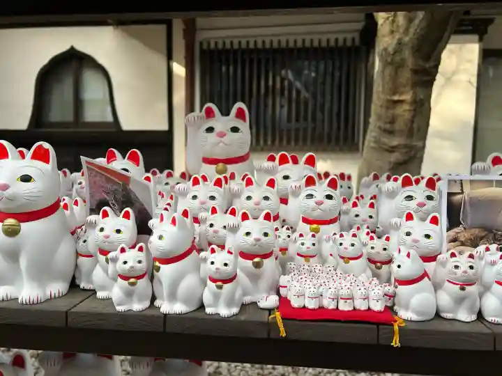 豪徳寺の{uncategorized: "未分類", other: "その他", undefined: "問題あり", building: "その他建物", grave: "お墓", sacred_gate: "鳥居", guardian: "狛犬", statue: "像", buddha: "仏像", history: "歴史", nature: "自然", garden: "庭園", animal: "動物", pagoda: "塔", temizu: "手水舎", mountain_gate: "山門・神門", sanctuary: "本殿・本堂", subordinate: "末社・摂社", art: "芸術", scenery: "景色", jizo: "地蔵", ema: "絵馬", goshuin: "御朱印", omikuji: "おみくじ", items: "授与品その他", amulet: "お守り", goshuincho: "御朱印帳", eats: "食事", festival: "お祭り", votive_dance: "神楽", shichigosan: "七五三参", wedding: "結婚式", experience: "体験その他", initially: "初詣", around: "周辺", anti_infection: "感染症対策"}