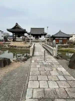 家原寺の{uncategorized: "未分類", other: "その他", undefined: "問題あり", building: "その他建物", grave: "お墓", sacred_gate: "鳥居", guardian: "狛犬", statue: "像", buddha: "仏像", history: "歴史", nature: "自然", garden: "庭園", animal: "動物", pagoda: "塔", temizu: "手水舎", mountain_gate: "山門・神門", sanctuary: "本殿・本堂", subordinate: "末社・摂社", art: "芸術", scenery: "景色", jizo: "地蔵", ema: "絵馬", goshuin: "御朱印", omikuji: "おみくじ", items: "授与品その他", amulet: "お守り", goshuincho: "御朱印帳", eats: "食事", festival: "お祭り", votive_dance: "神楽", shichigosan: "七五三参", wedding: "結婚式", experience: "体験その他", initially: "初詣", around: "周辺", anti_infection: "感染症対策"}