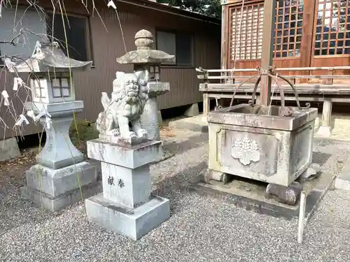 関神社の狛犬