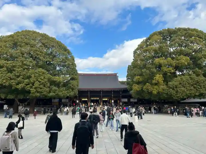 明治神宮の{uncategorized: "未分類", other: "その他", undefined: "問題あり", building: "その他建物", grave: "お墓", sacred_gate: "鳥居", guardian: "狛犬", statue: "像", buddha: "仏像", history: "歴史", nature: "自然", garden: "庭園", animal: "動物", pagoda: "塔", temizu: "手水舎", mountain_gate: "山門・神門", sanctuary: "本殿・本堂", subordinate: "末社・摂社", art: "芸術", scenery: "景色", jizo: "地蔵", ema: "絵馬", goshuin: "御朱印", omikuji: "おみくじ", items: "授与品その他", amulet: "お守り", goshuincho: "御朱印帳", eats: "食事", festival: "お祭り", votive_dance: "神楽", shichigosan: "七五三参", wedding: "結婚式", experience: "体験その他", initially: "初詣", around: "周辺", anti_infection: "感染症対策"}
